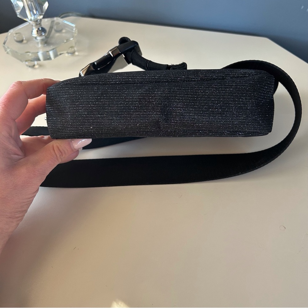Lulu Lemon Everywhere Glitter Black 1L Belt Bag - Picture 10 of 10